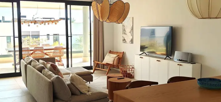 Venta de apartamento en planta media en Estepona 4
