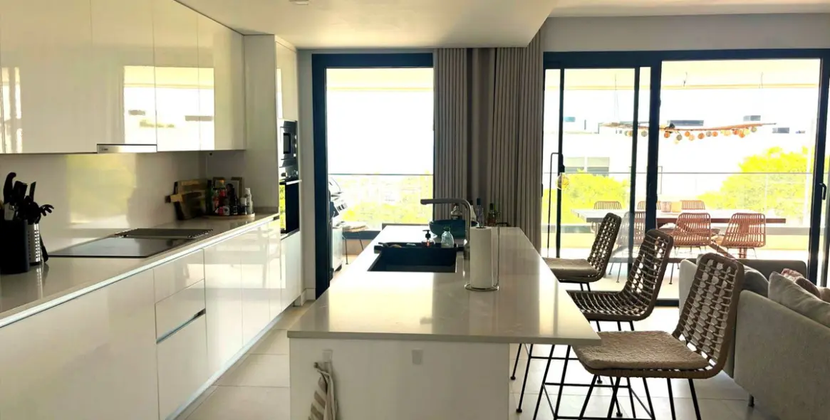 Продажа апартаментов на среднем этаже в Estepona 32