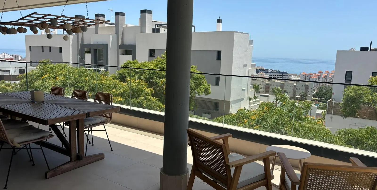 Sale of middle floor apartment in Estepona 1