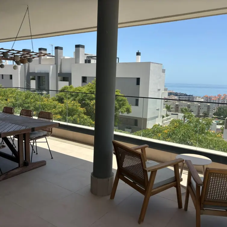 Venta de apartamento en planta media en Estepona