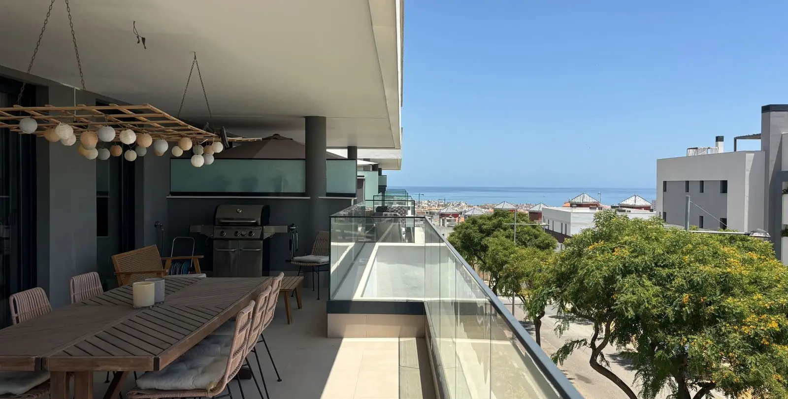 Sale of middle floor apartment in Estepona 2