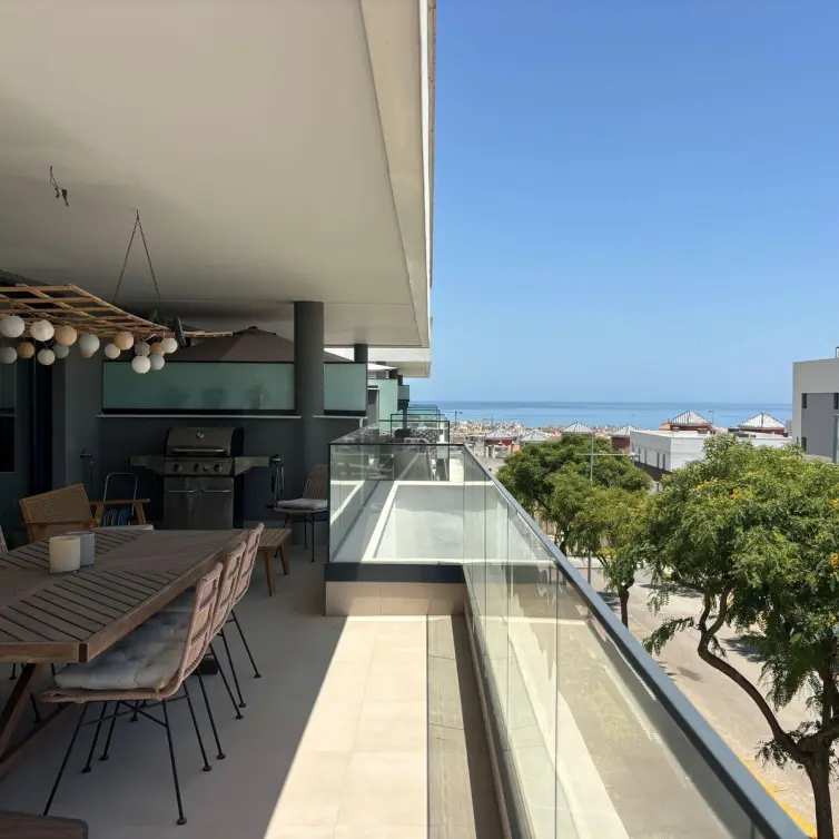 Venta de apartamento en planta media en Estepona