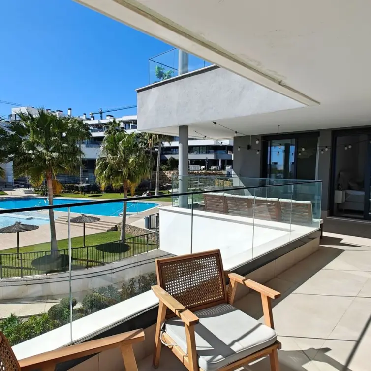 Venta de apartamento en planta media en Estepona