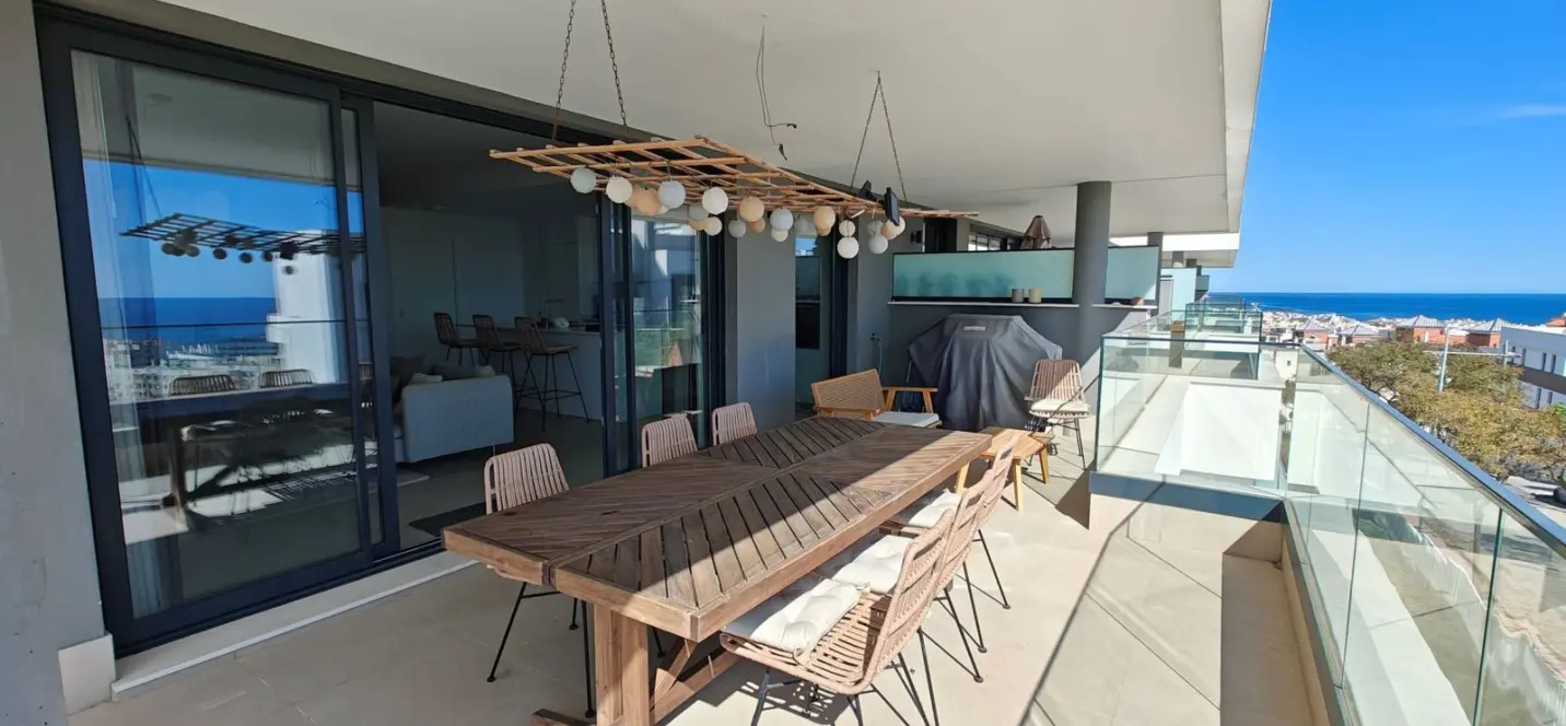 Venta de apartamento en planta media en Estepona 3