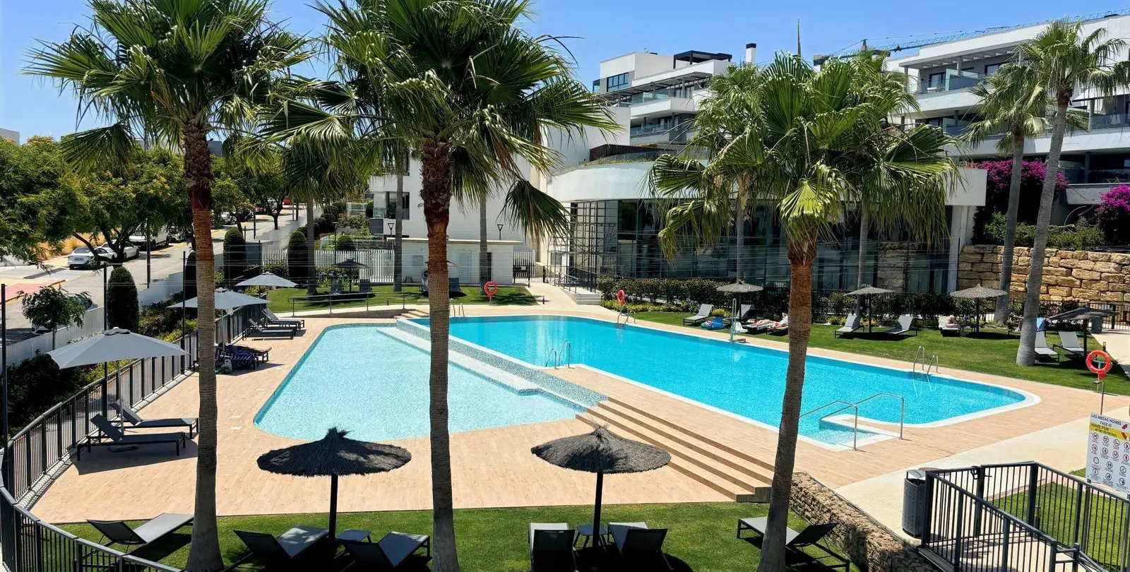 Sale of middle floor apartment in Estepona 8