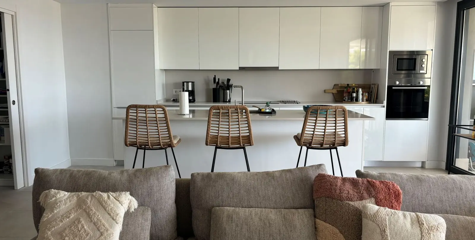 Sale of middle floor apartment in Estepona 10