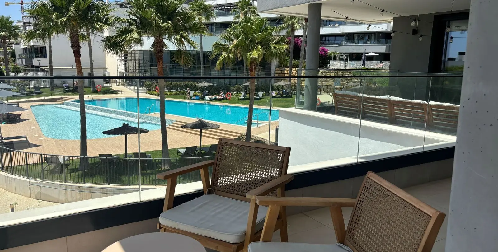 Sale of middle floor apartment in Estepona 28