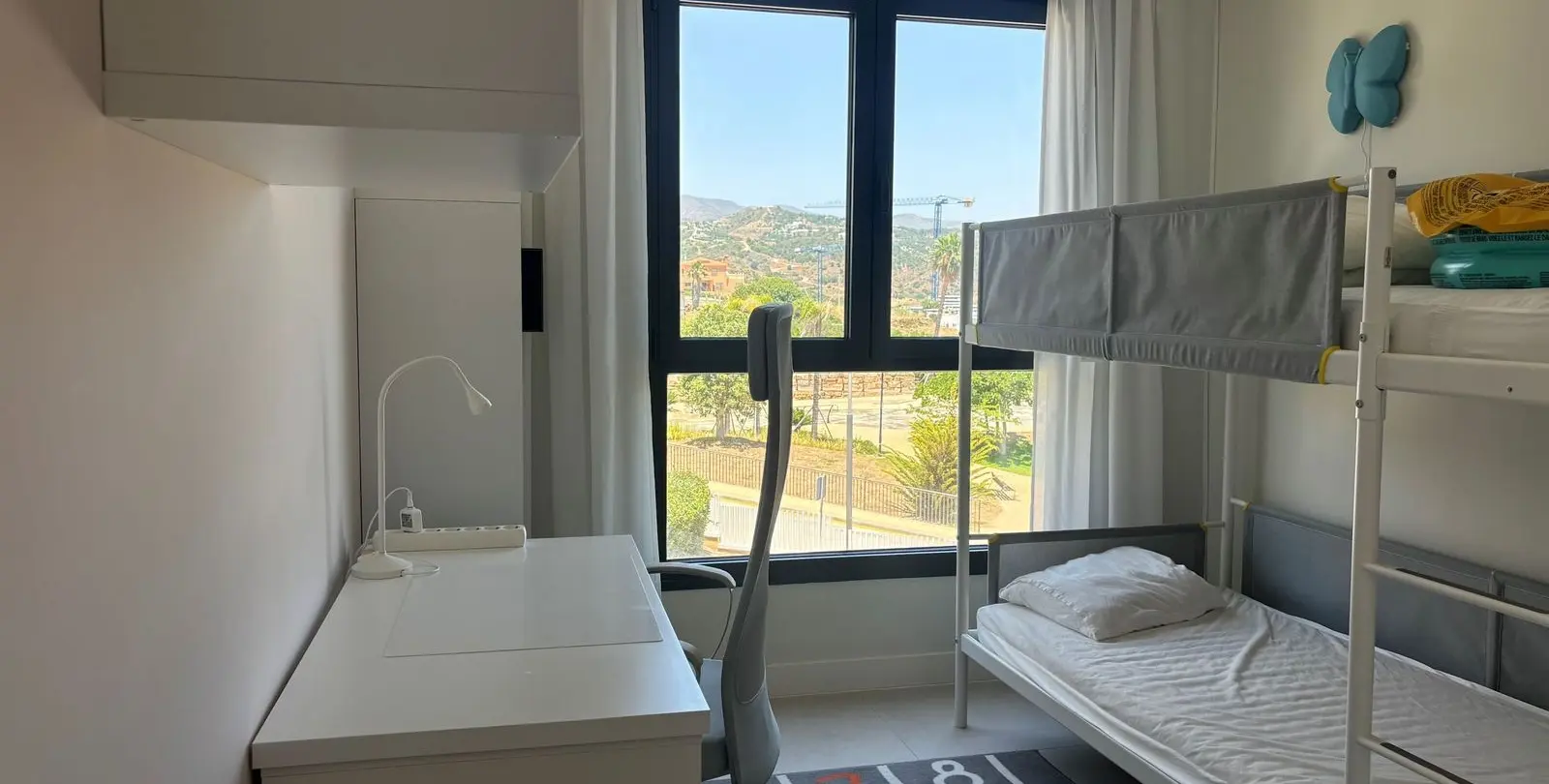 Sale of middle floor apartment in Estepona 29