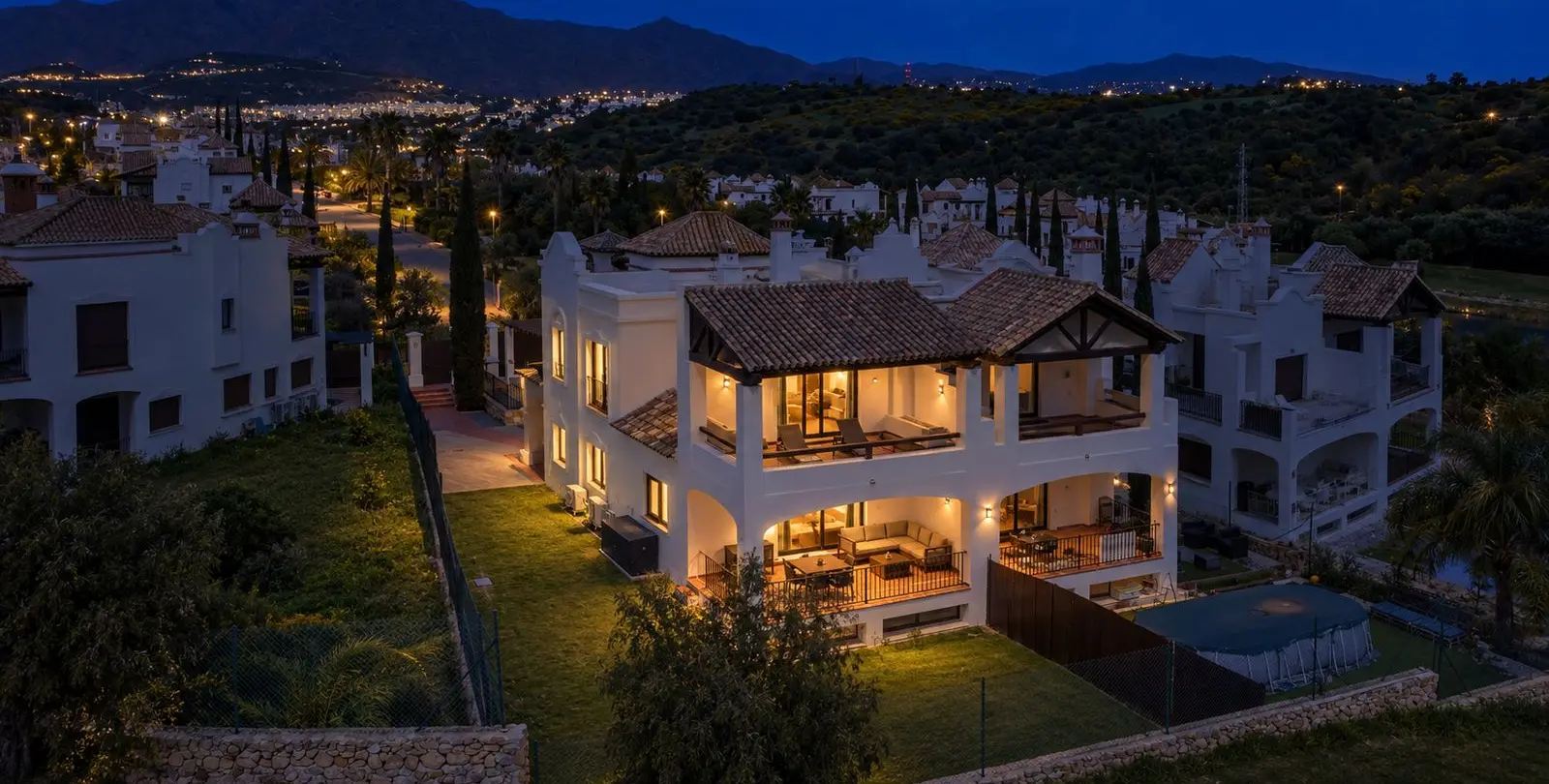 Venta de casa pareada en Estepona 1
