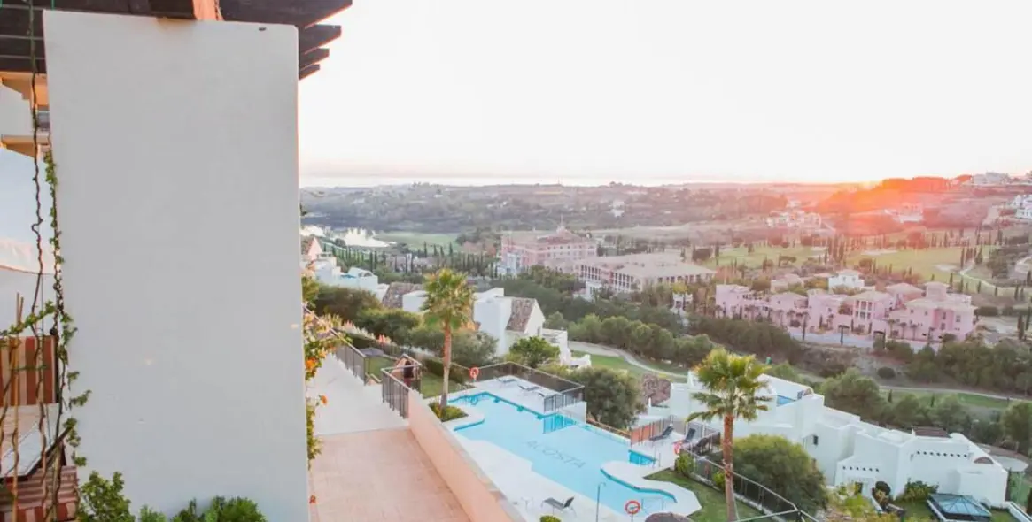 Продажа апартаментов на среднем этаже в Benahavís 1