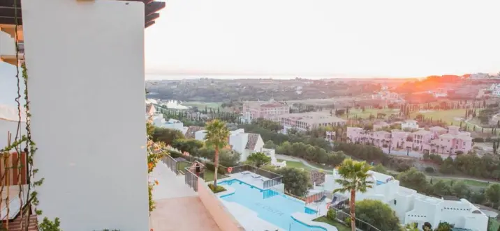 Продажа апартаментов на среднем этаже в Benahavís 0