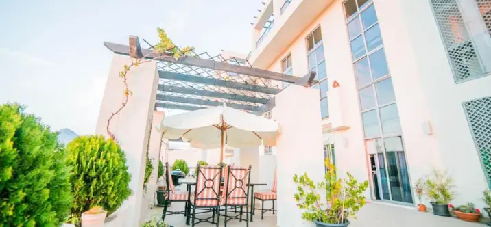 Продажа апартаментов на среднем этаже в Benahavís 1