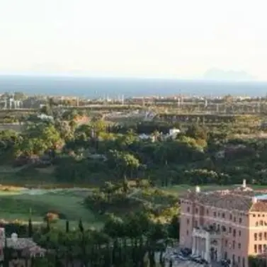 Продажа апартаментов на среднем этаже в Benahavís