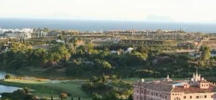 Продажа апартаментов на среднем этаже в Benahavís 3