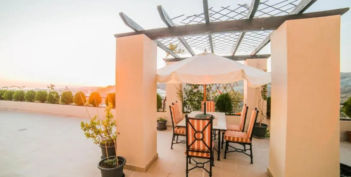 Продажа апартаментов на среднем этаже в Benahavís 5