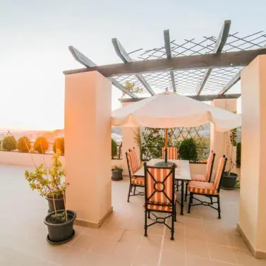 Продажа апартаментов на среднем этаже в Benahavís