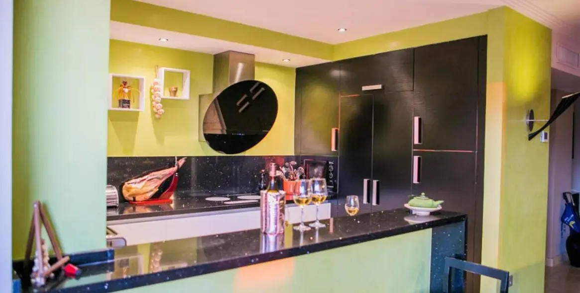 Продажа апартаментов на среднем этаже в Benahavís 12