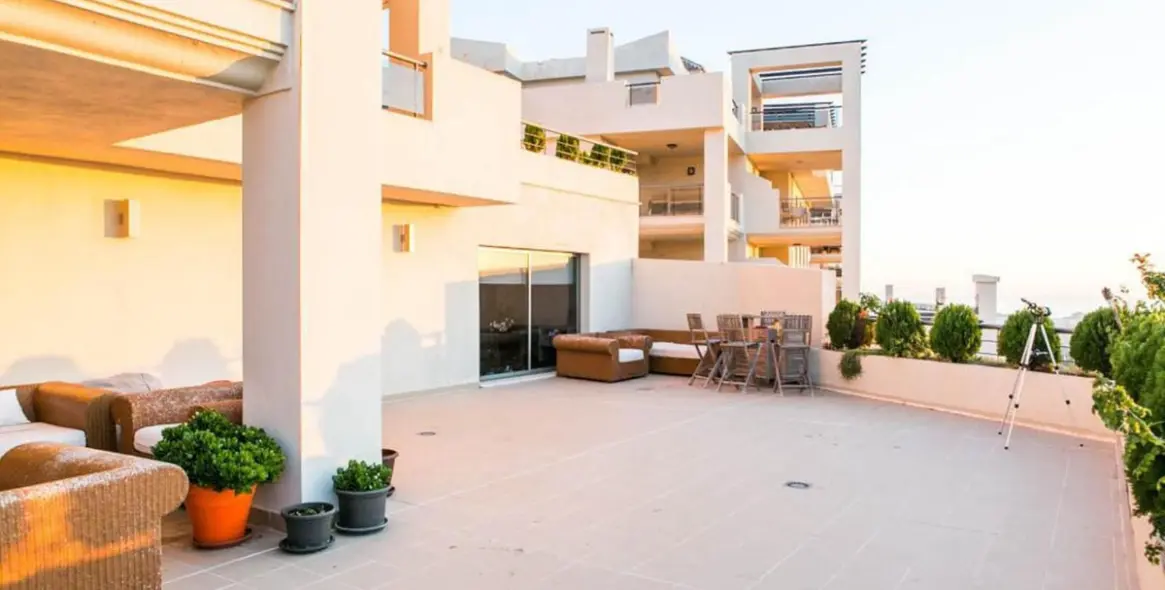 Продажа апартаментов на среднем этаже в Benahavís 15