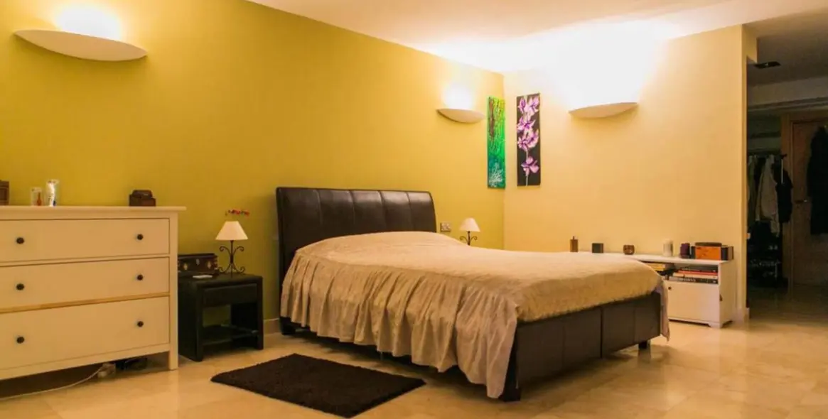 Продажа апартаментов на среднем этаже в Benahavís 17