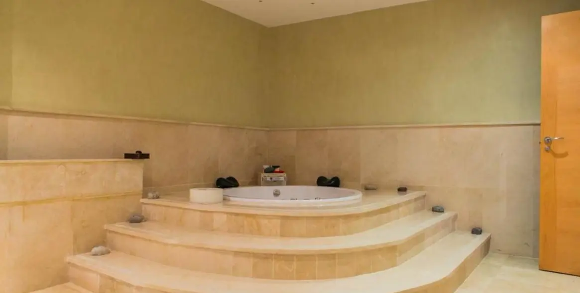 Продажа апартаментов на среднем этаже в Benahavís 22