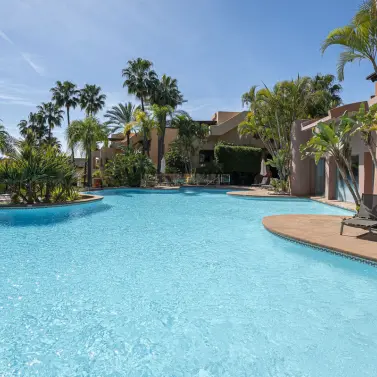 Venta de apartamento en planta media en Marbella