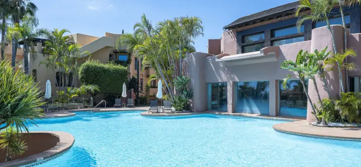 Venta de apartamento en planta media en Marbella 1