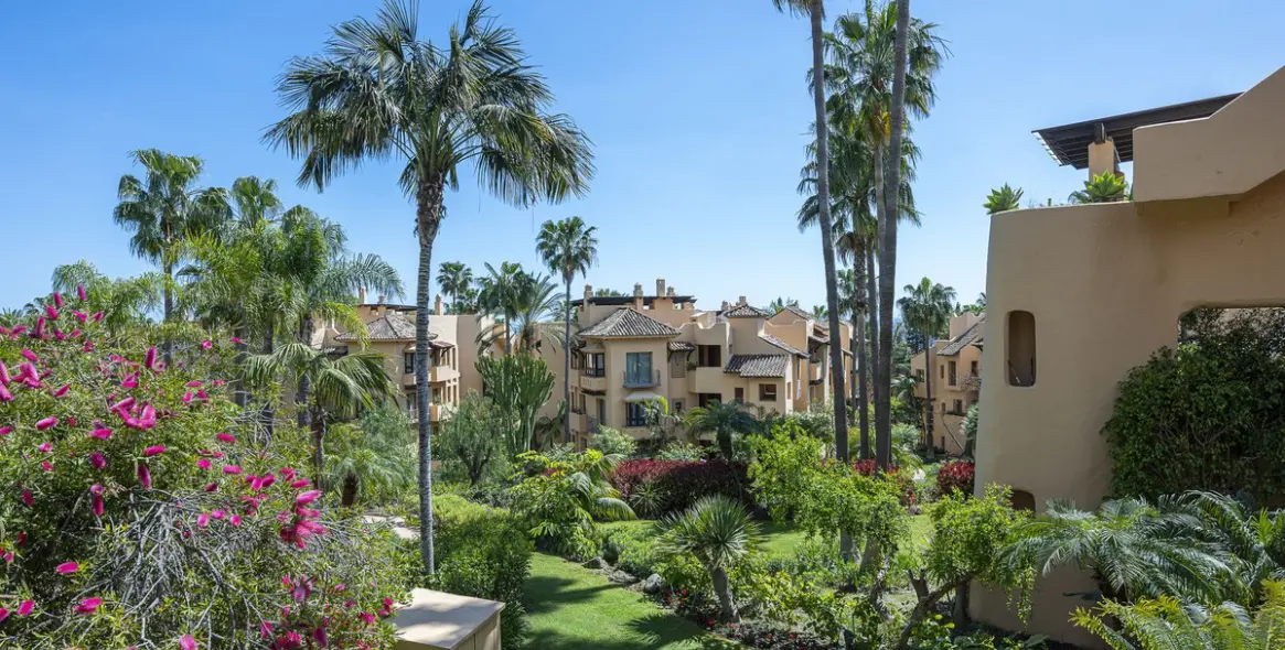 Venta de apartamento en planta media en Marbella 3