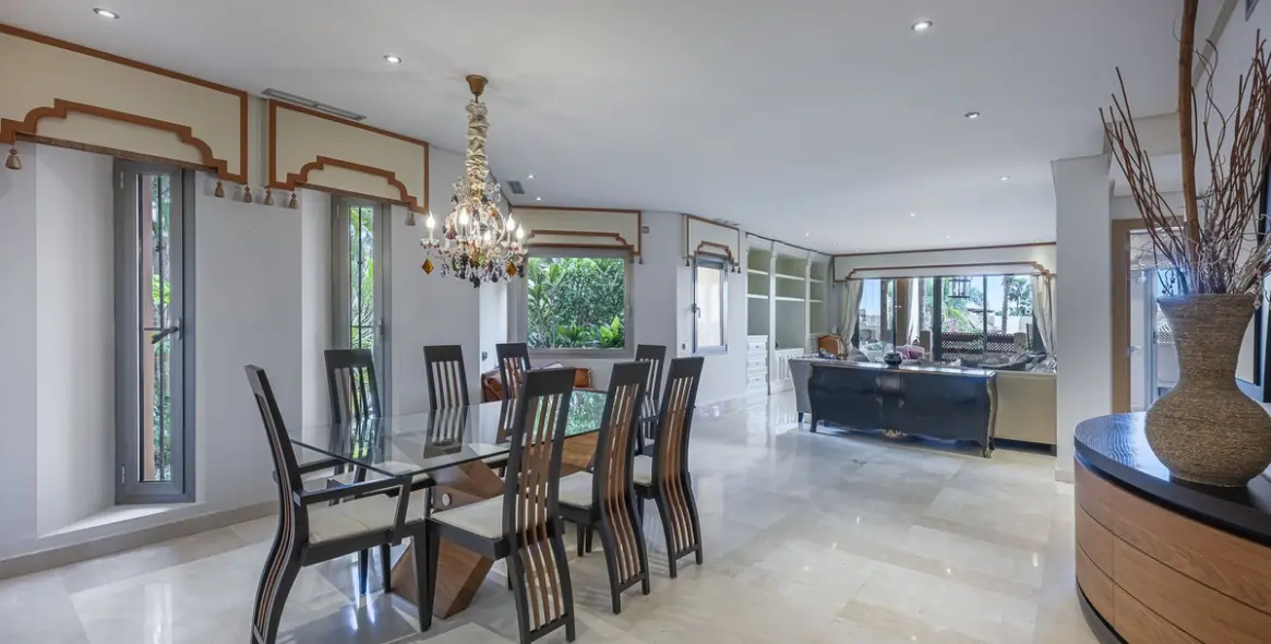 Venta de apartamento en planta media en Marbella 4