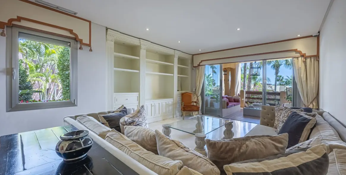 Venta de apartamento en planta media en Marbella 6