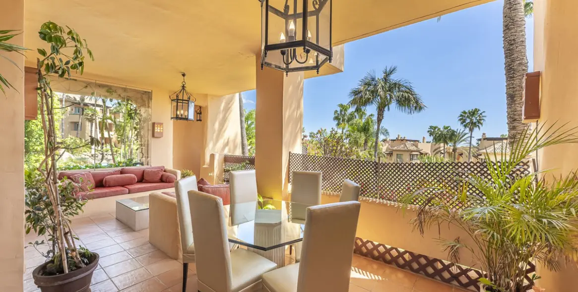 Venta de apartamento en planta media en Marbella 11