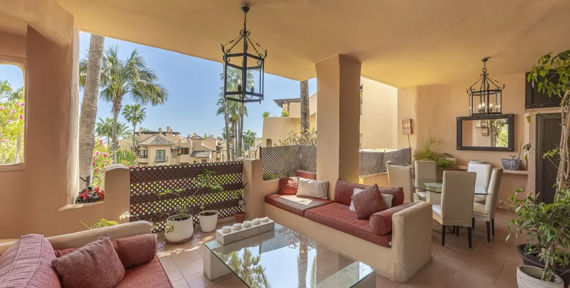 Venta de apartamento en planta media en Marbella 13