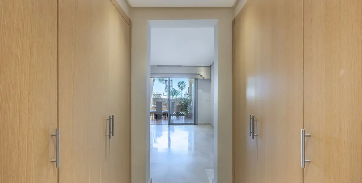 Venta de apartamento en planta media en Marbella 19