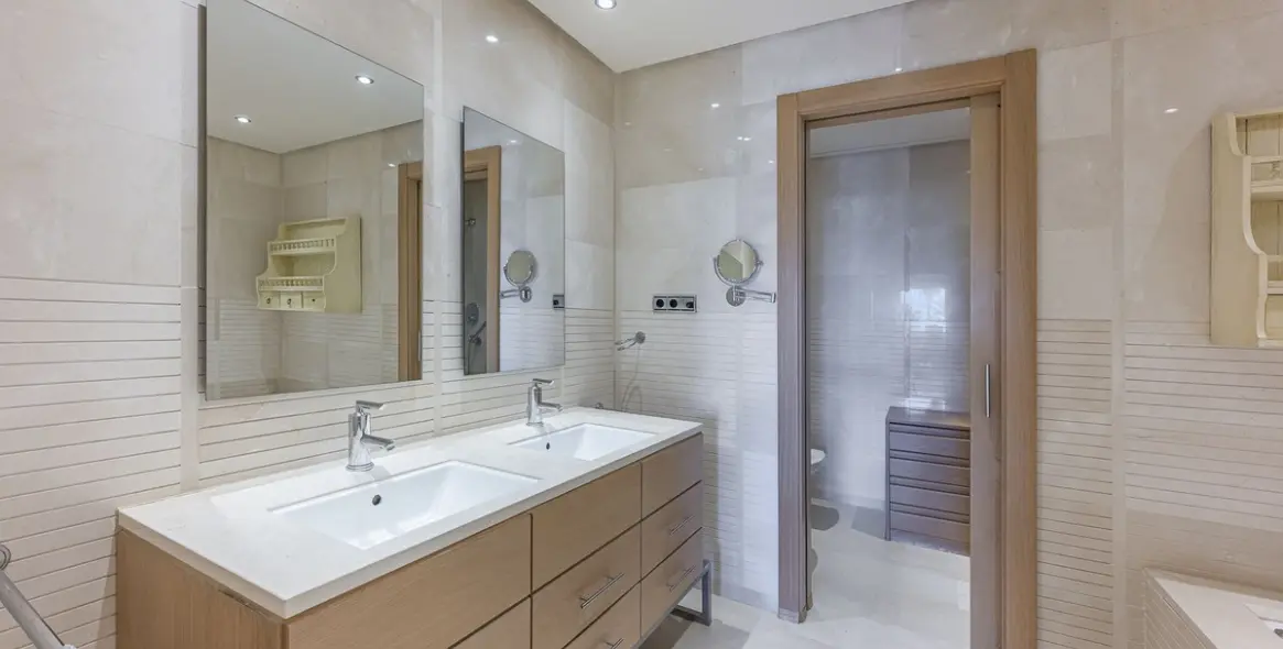 Venta de apartamento en planta media en Marbella 21