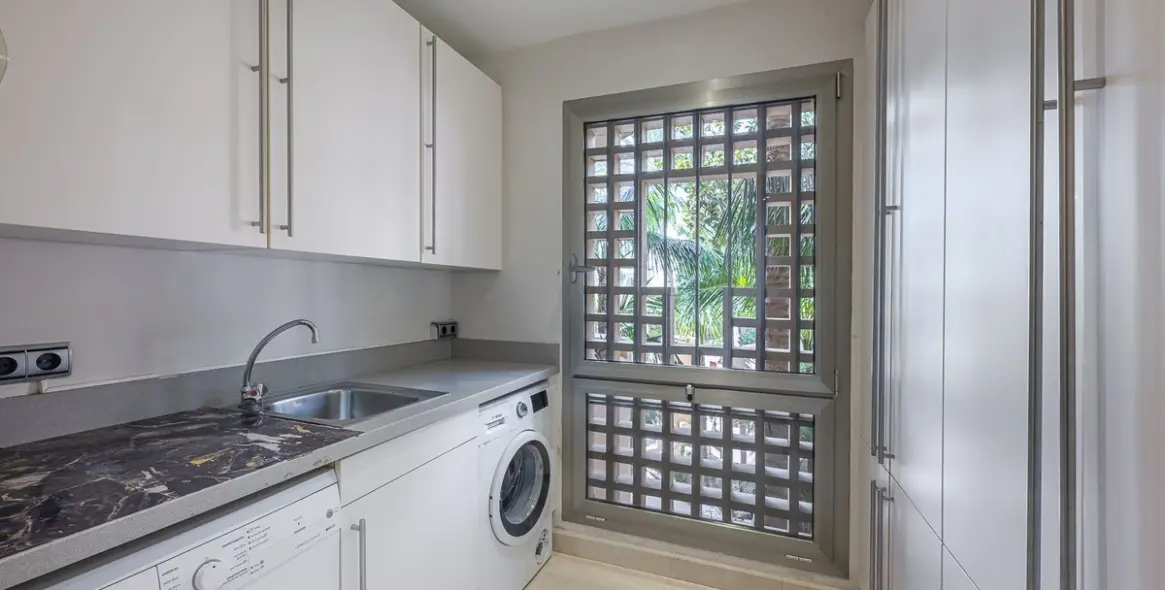 Venta de apartamento en planta media en Marbella 27