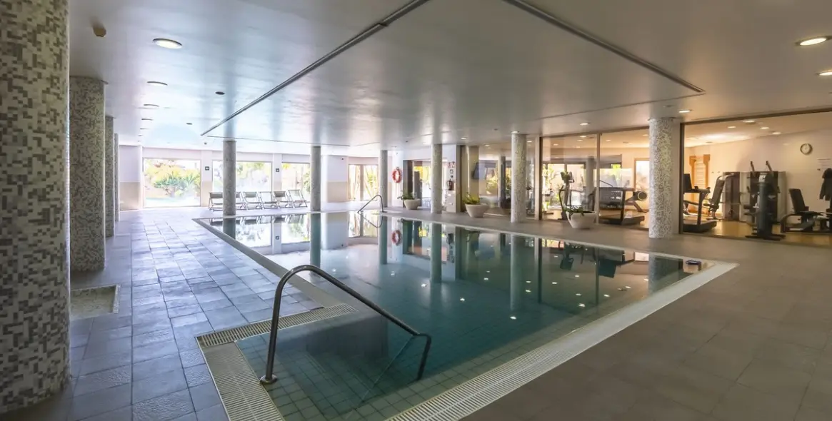 Venta de apartamento en planta media en Marbella 50