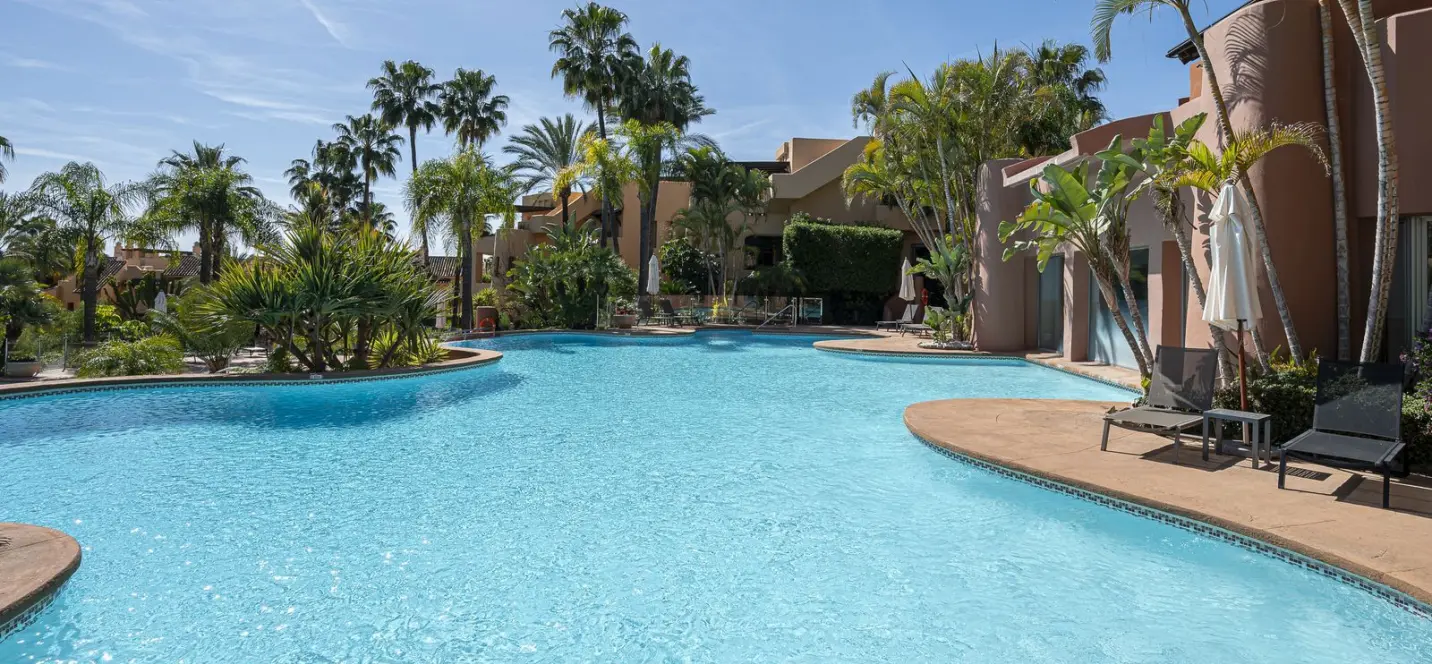 Sale of middle floor apartment in Sierra Blanca 0