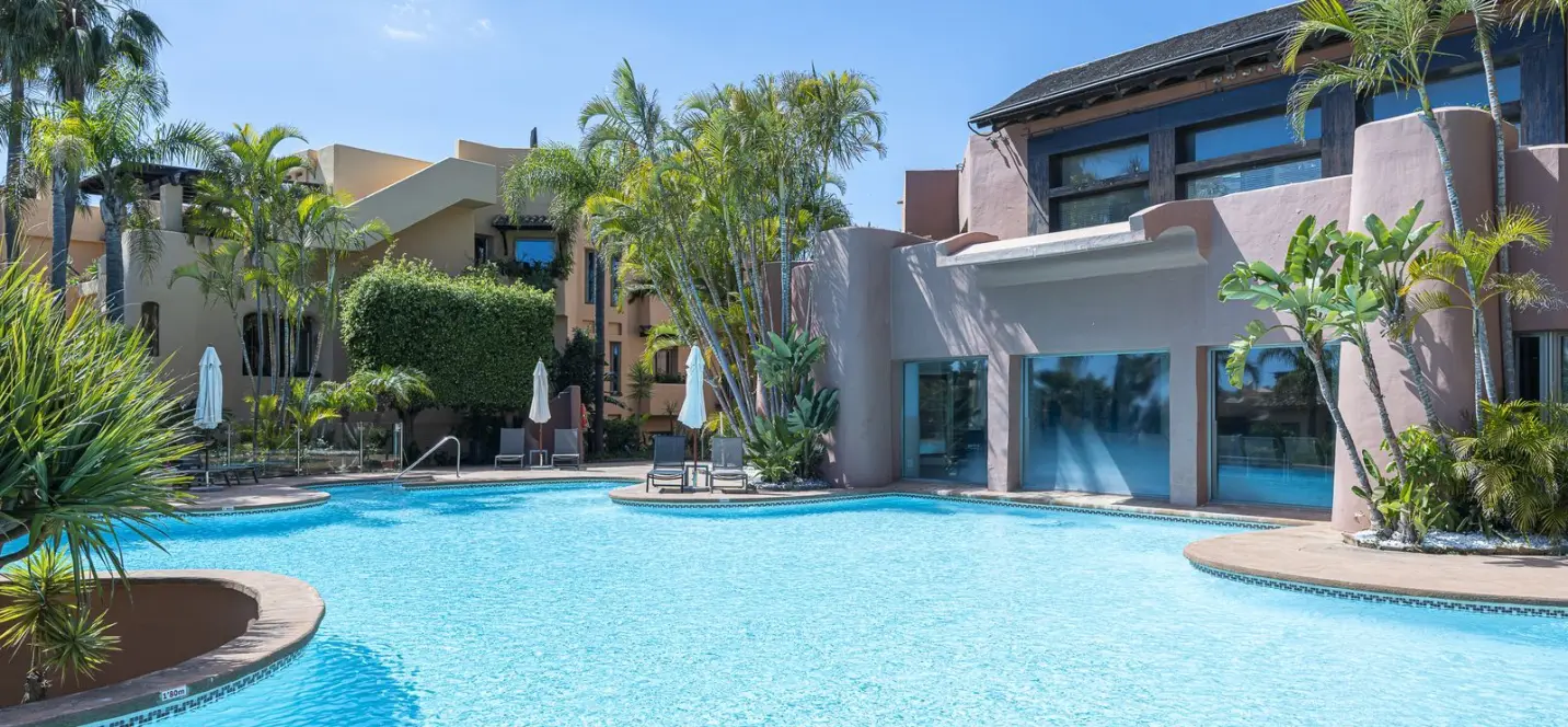 Sale of middle floor apartment in Sierra Blanca 1