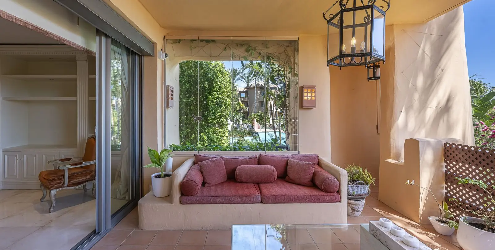 Sale of middle floor apartment in Sierra Blanca 8