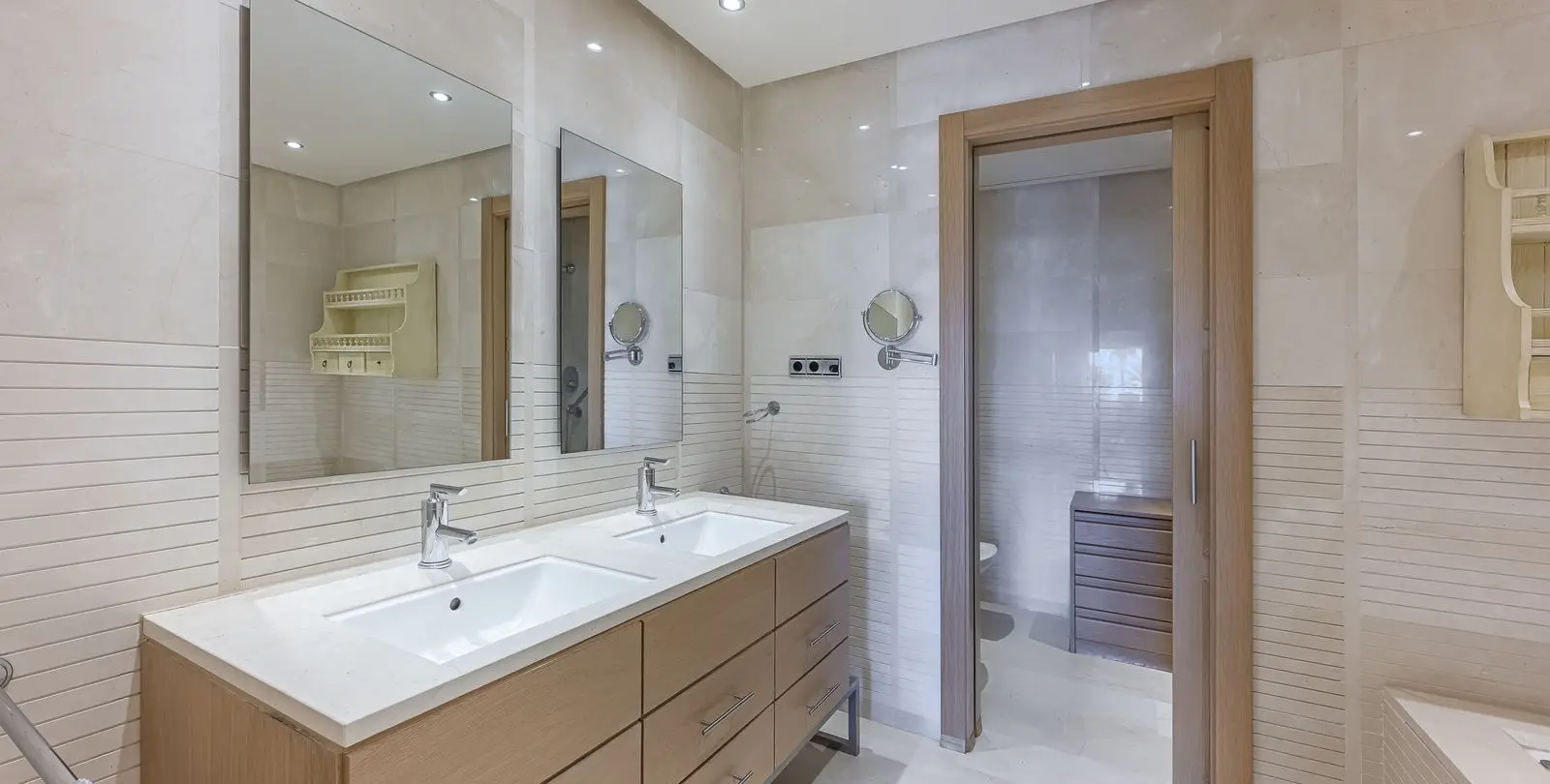 Sale of middle floor apartment in Sierra Blanca 24