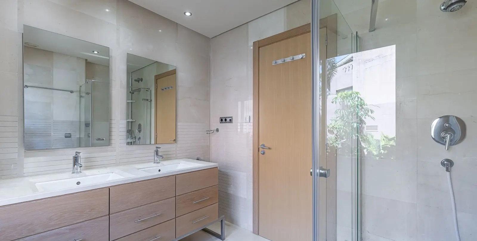 Sale of middle floor apartment in Sierra Blanca 28