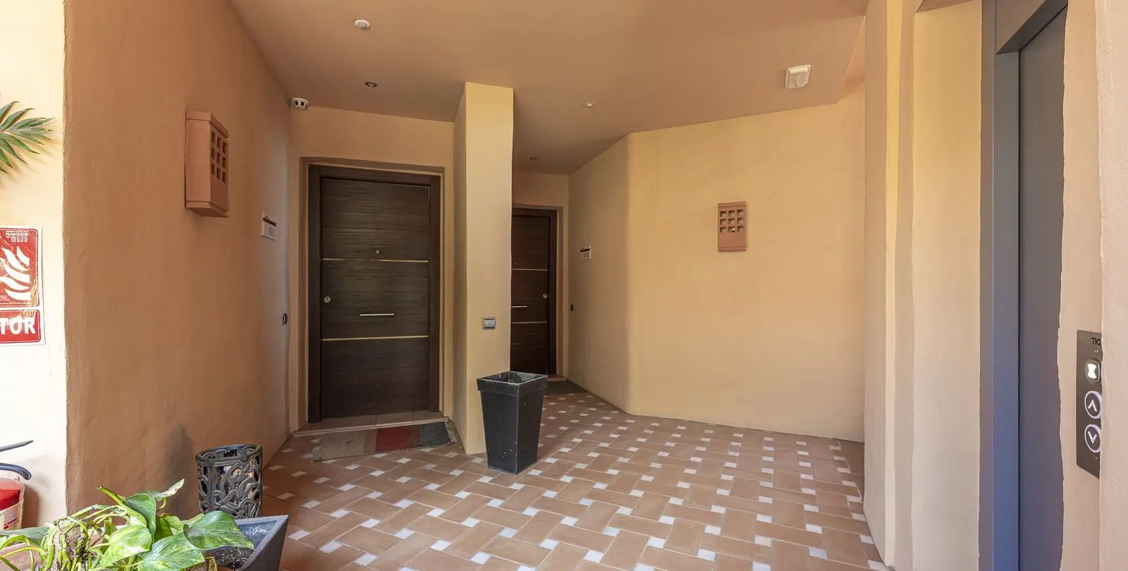 Sale of middle floor apartment in Sierra Blanca 34
