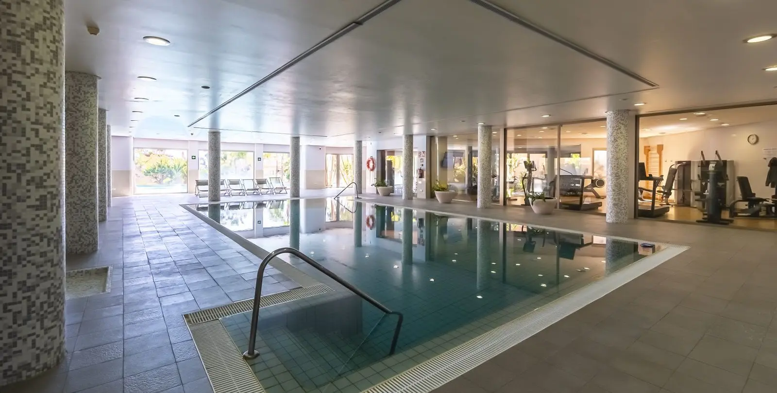 Sale of middle floor apartment in Sierra Blanca 37