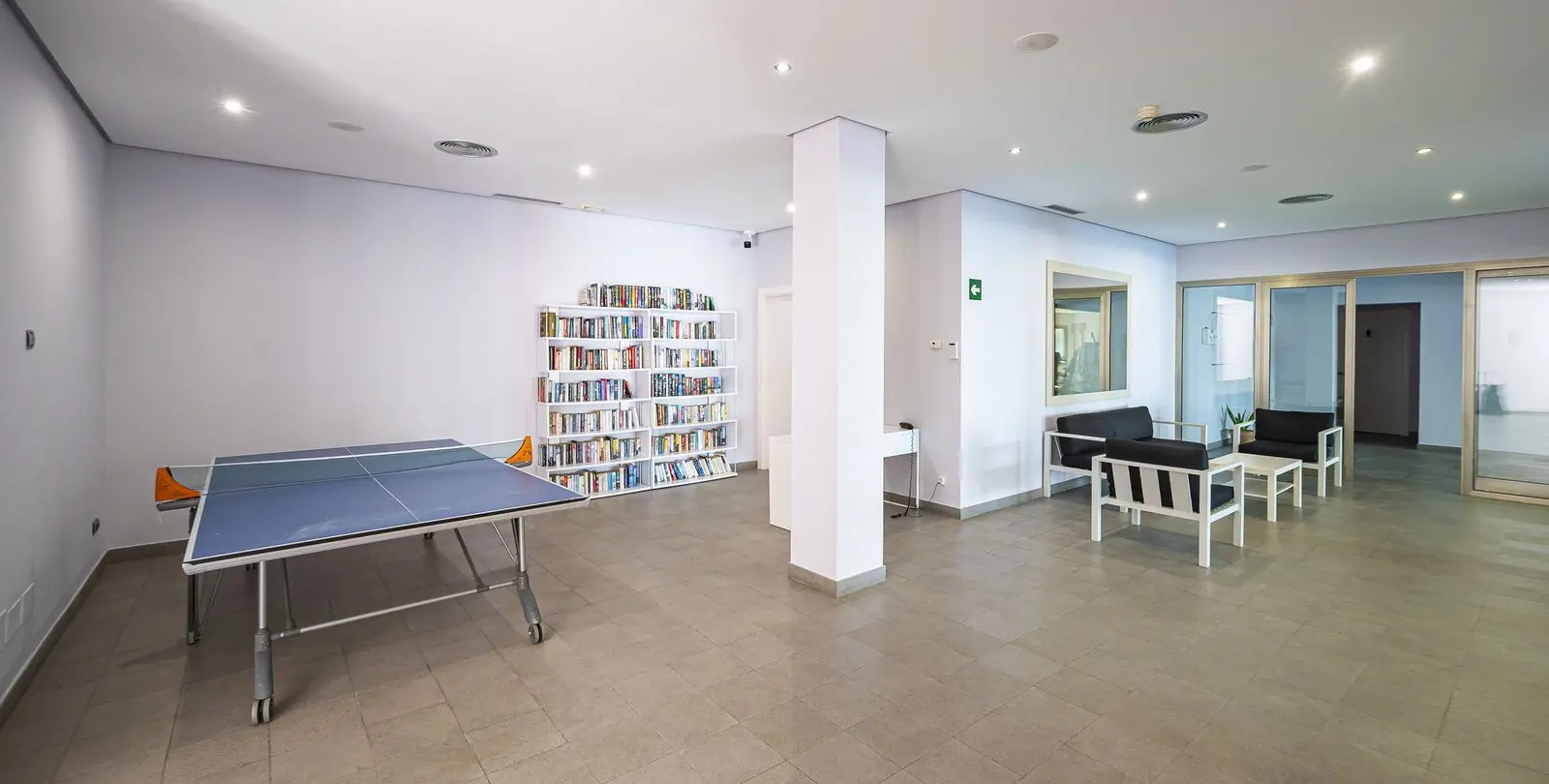 Sale of middle floor apartment in Sierra Blanca 39