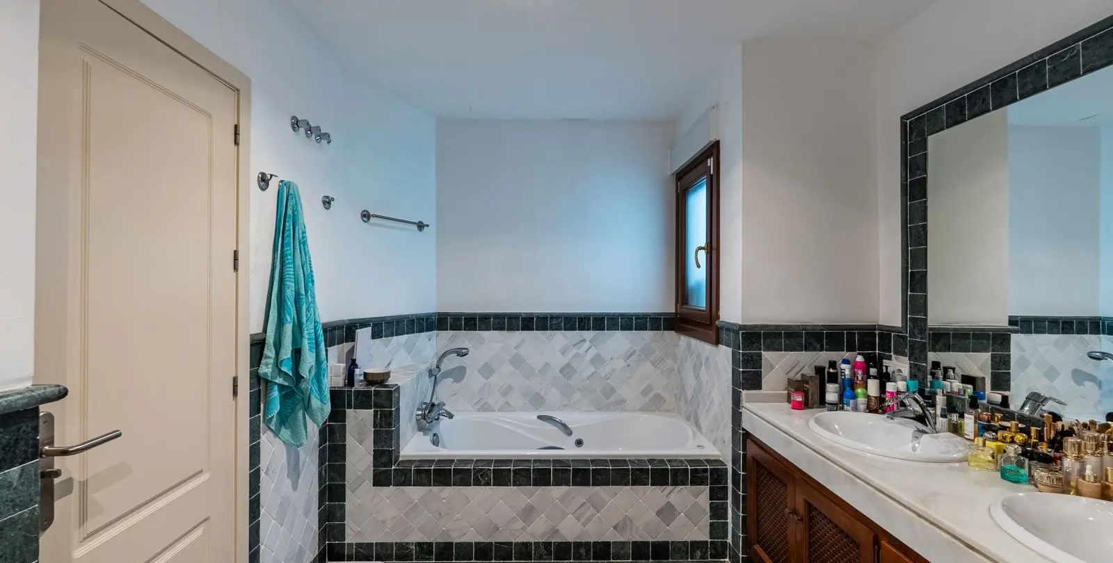 Sale of ground floor apartment in The Golden Mile 15
