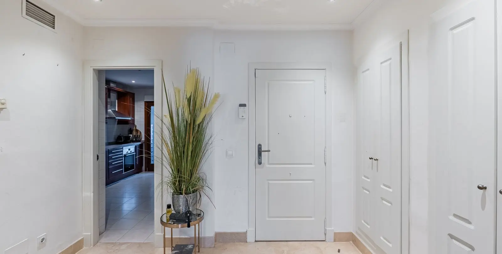 Sale of ground floor apartment in The Golden Mile 20