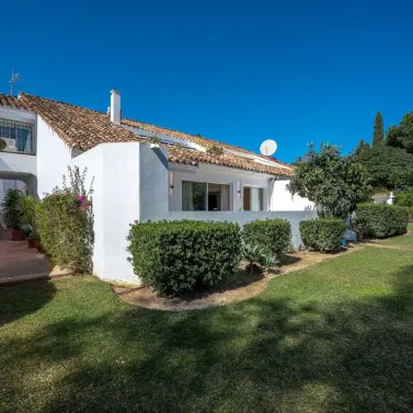 Venta de apartamento en planta baja en Nueva Andalucía