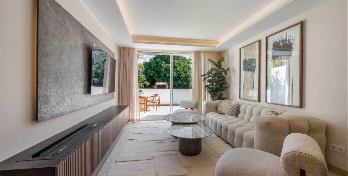 Sale of ground floor apartment in Nueva Andalucía 4