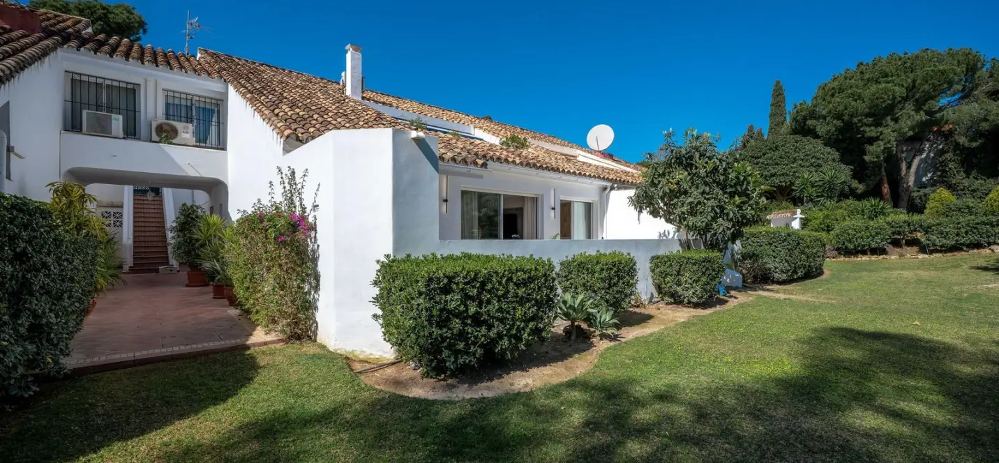 Sale of ground floor apartment in Nueva Andalucía 1