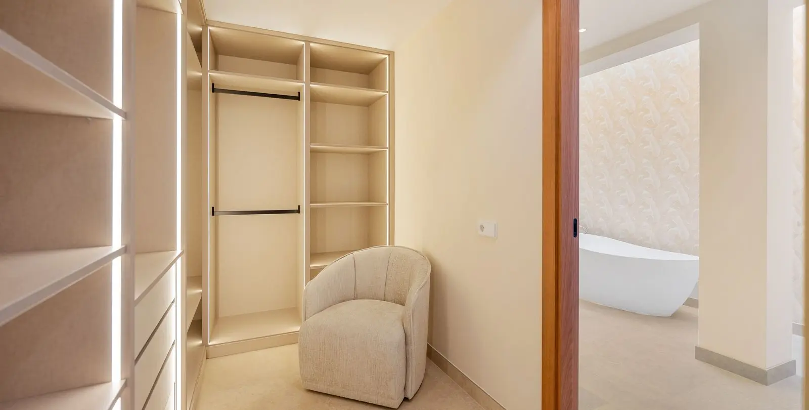 Sale of ground floor apartment in Nueva Andalucía 12