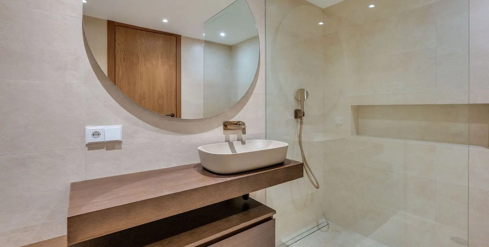 Sale of ground floor apartment in Nueva Andalucía 18